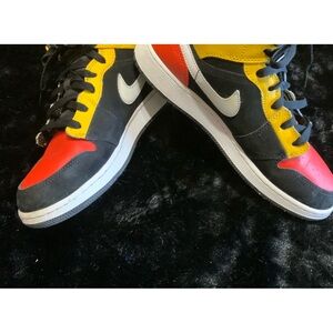 Air Jordan 1 High Zoom Comfort Size 7Y…(will comfortably fit a ladies 8)